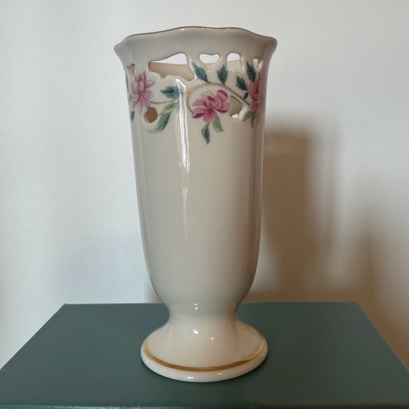 Lenox Floral Vase Brand New - Picture 2 of 5